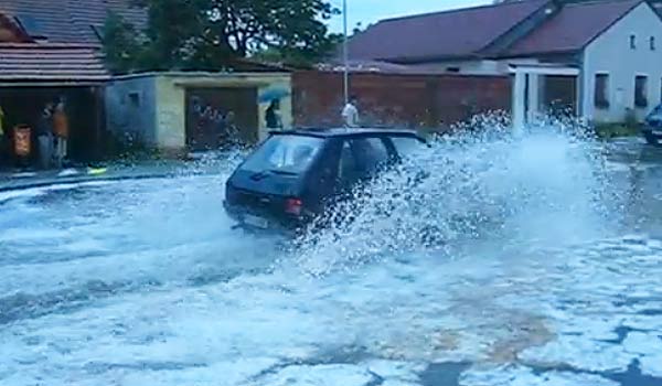 VIDEO: Sobotní krupobití na jihu Čech zaplavilo vesnice