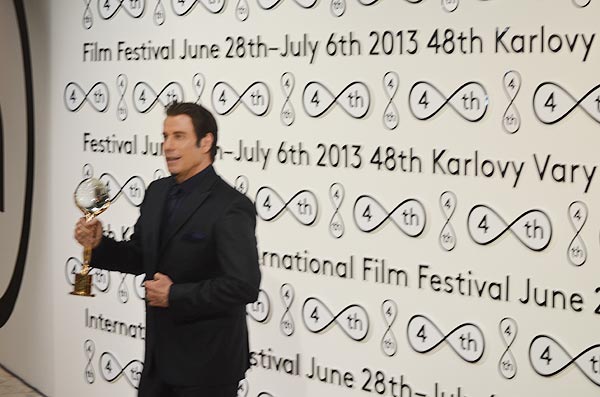 VIDEO: Na zahájení festivalu překvapil John Travolta svou vlídností k fanouškům!